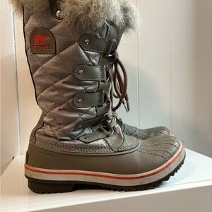 Sorel Gray Winter Boots with Fur Trim